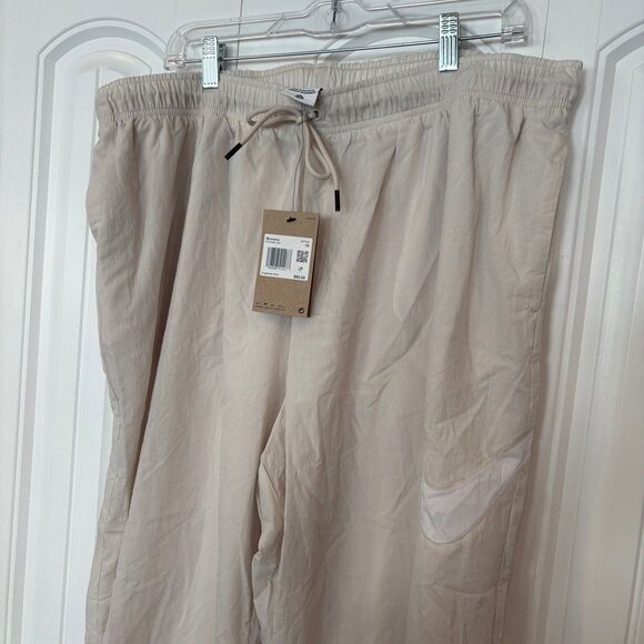 Nike Tan Loose Fit Mid Rise Windbreaker Crops Size 1X - Picture 4 of 11